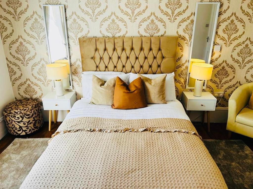 The Lazy Lion - Spacious 2 Bedroom - Town Centre Holiday Home Apartment ポート・グラスゴー エクステリア 写真