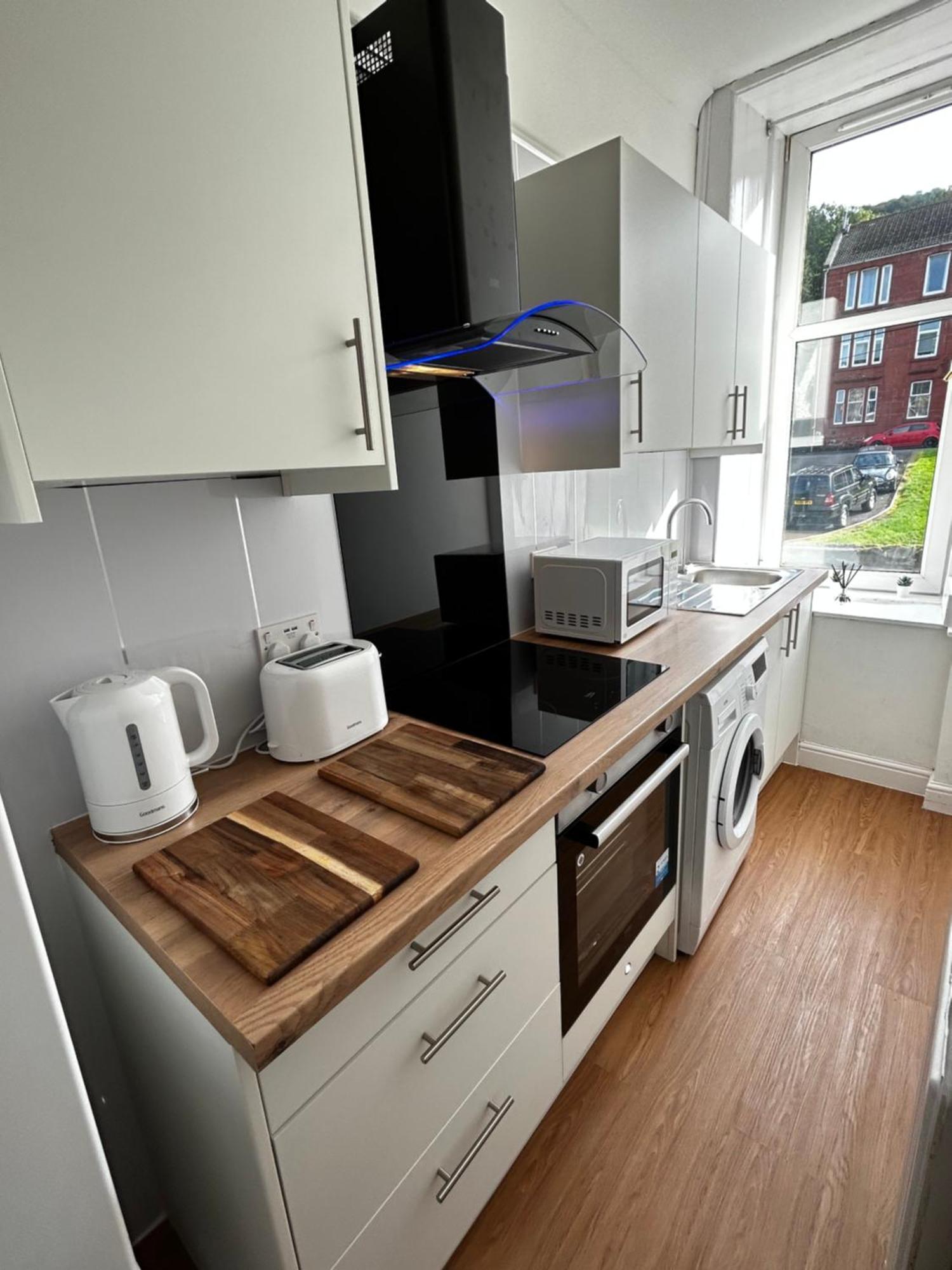 The Lazy Lion - Spacious 2 Bedroom - Town Centre Holiday Home Apartment ポート・グラスゴー エクステリア 写真