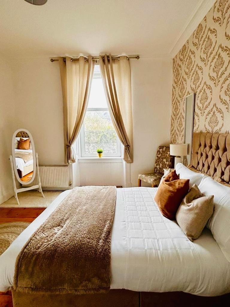 The Lazy Lion - Spacious 2 Bedroom - Town Centre Holiday Home Apartment ポート・グラスゴー エクステリア 写真